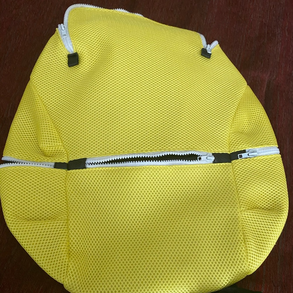 Backpack yellow with 4 zipper location